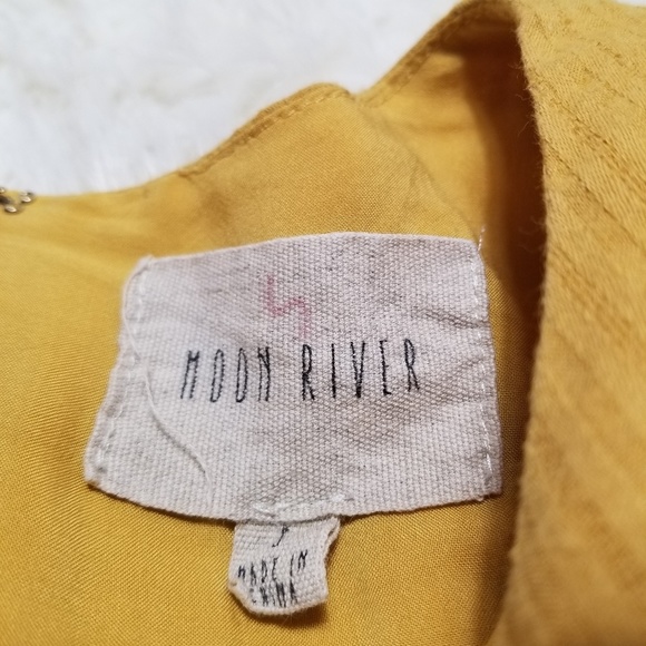❌SOLD❌Moon River Yellow Embroidered Ruffle Top Sm - Picture 6 of 8
